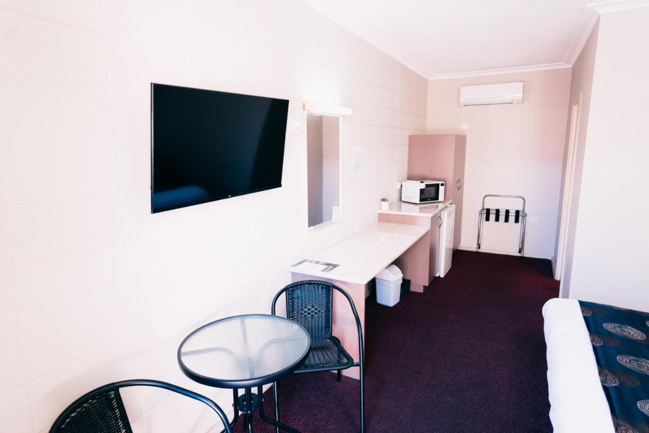 Motel Poinsettia Port Augusta Exterior photo