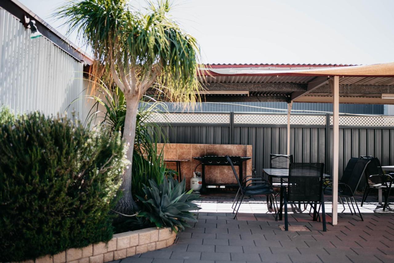 Motel Poinsettia Port Augusta Exterior photo